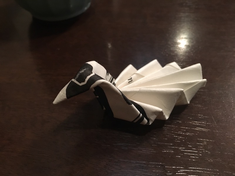 箸袋で折った鶴の箸置き