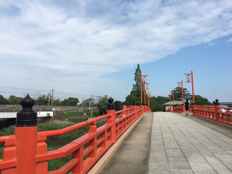 清洲城前の赤い橋
