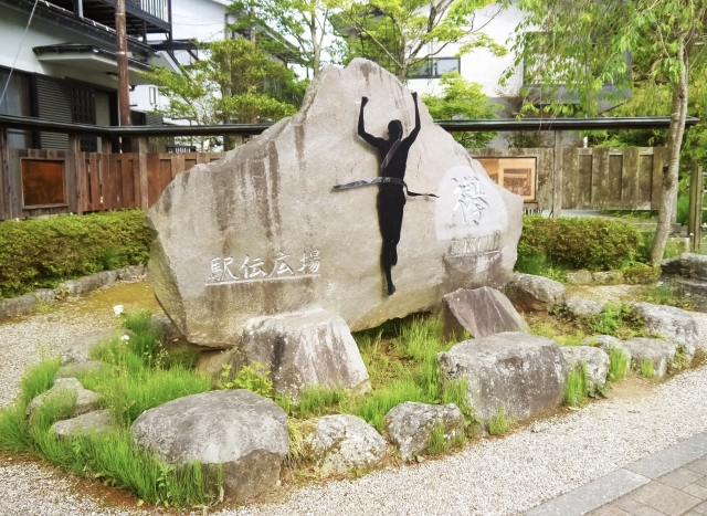 箱根駅伝広場の石碑